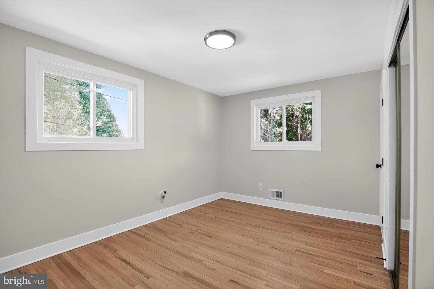 7303 Epping Avenue photo 9