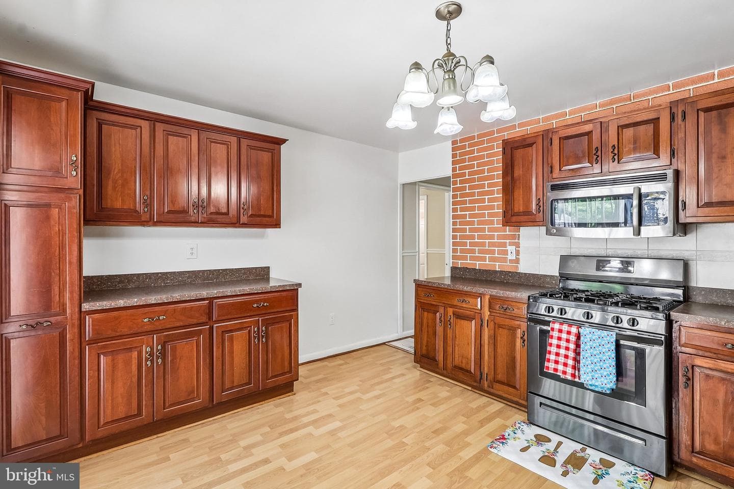 5631 Ellerbie Street photo 4