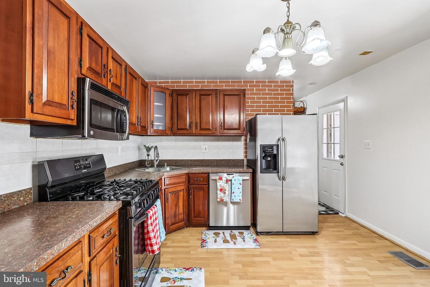 5631 Ellerbie Street photo 7