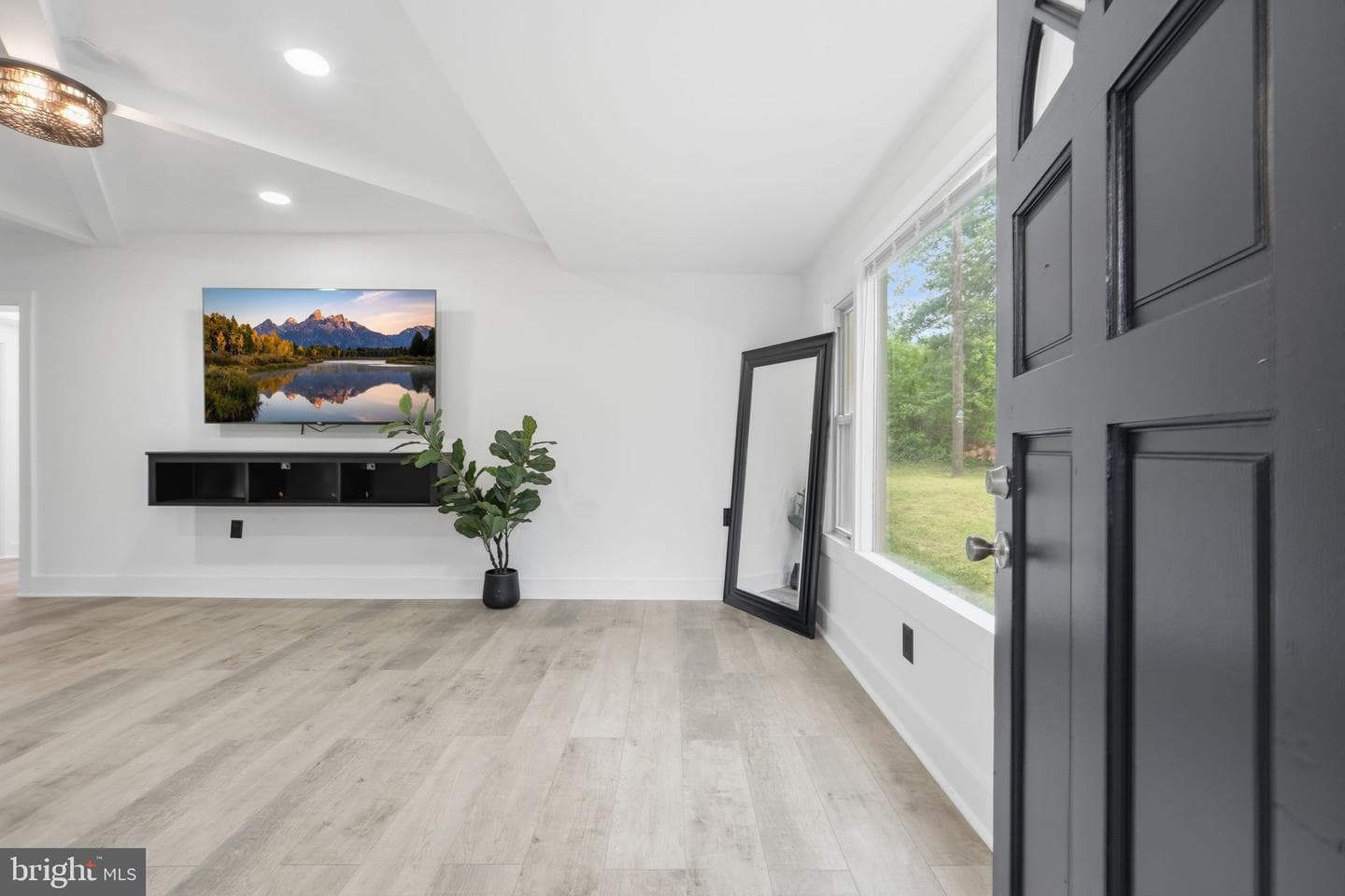 5906 Berwyn Road photo 5