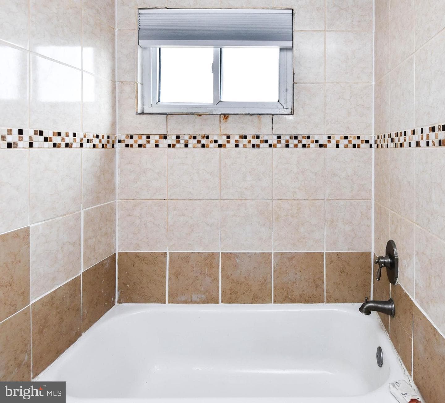 2444 Iverson Street photo 28