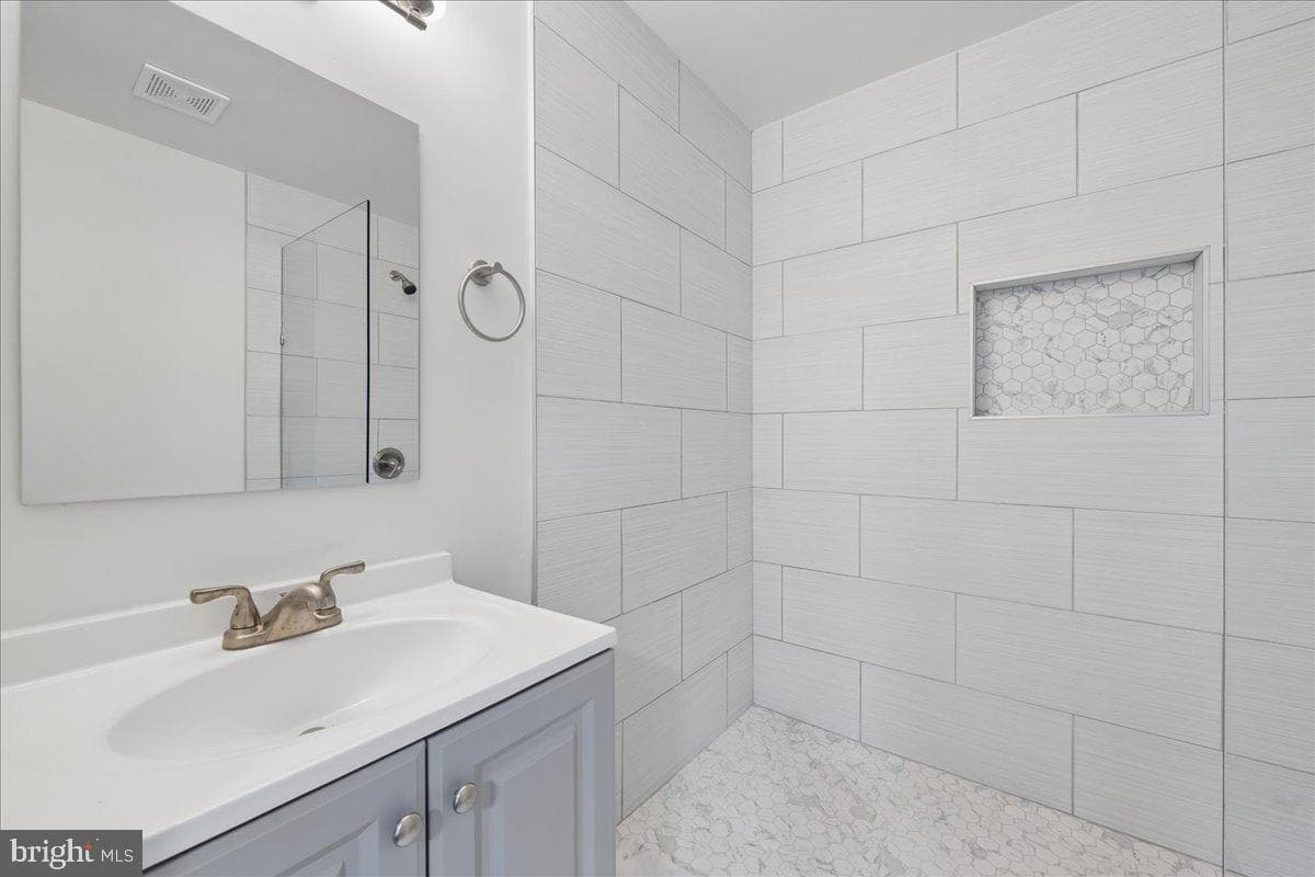 16206 Ashbox Road photo 9