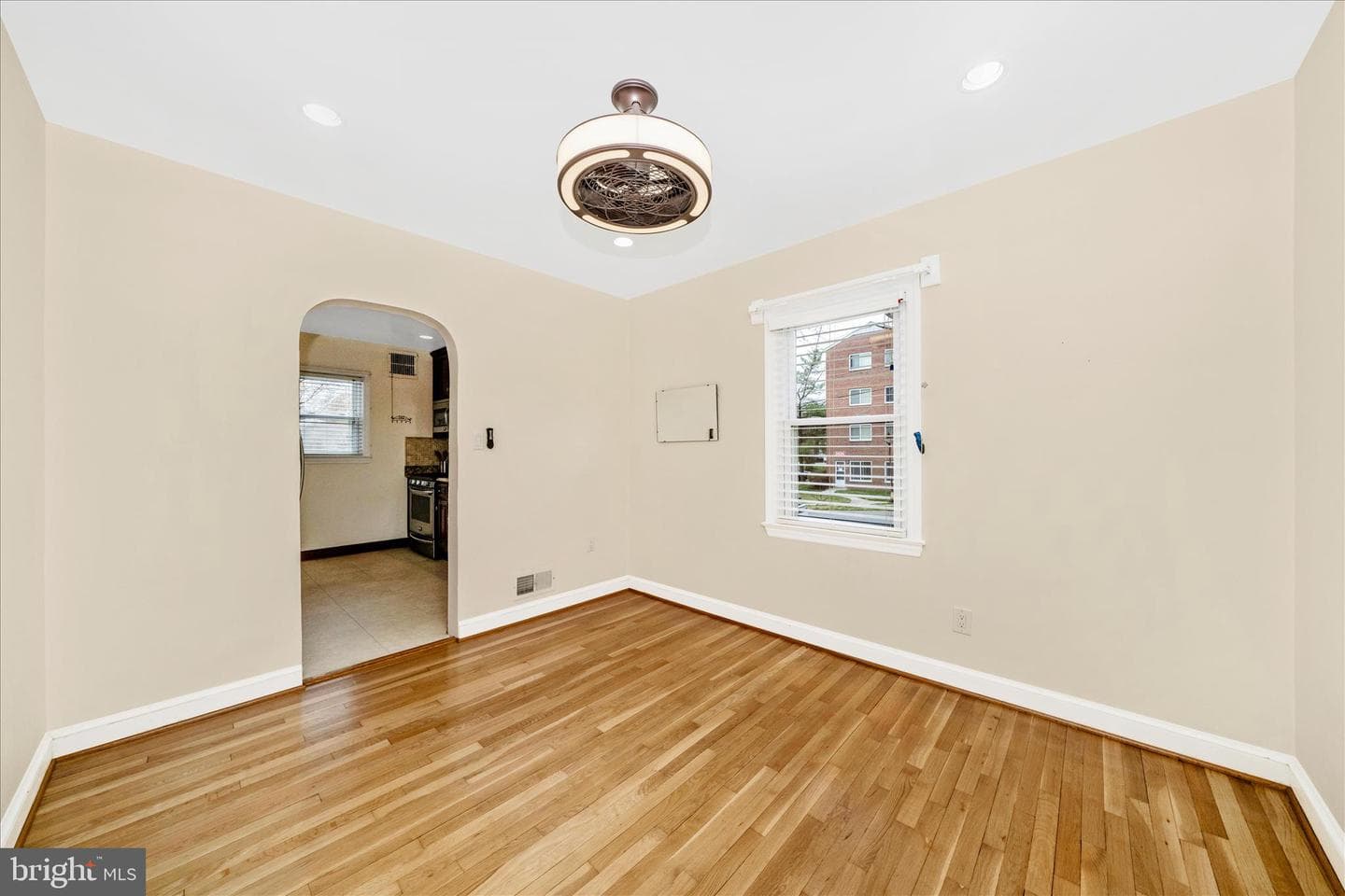 7604 Adelphi Road photo 10