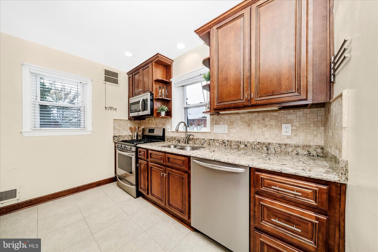 7604 Adelphi Road photo 11