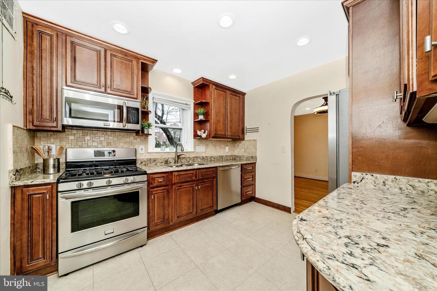 7604 Adelphi Road photo 13
