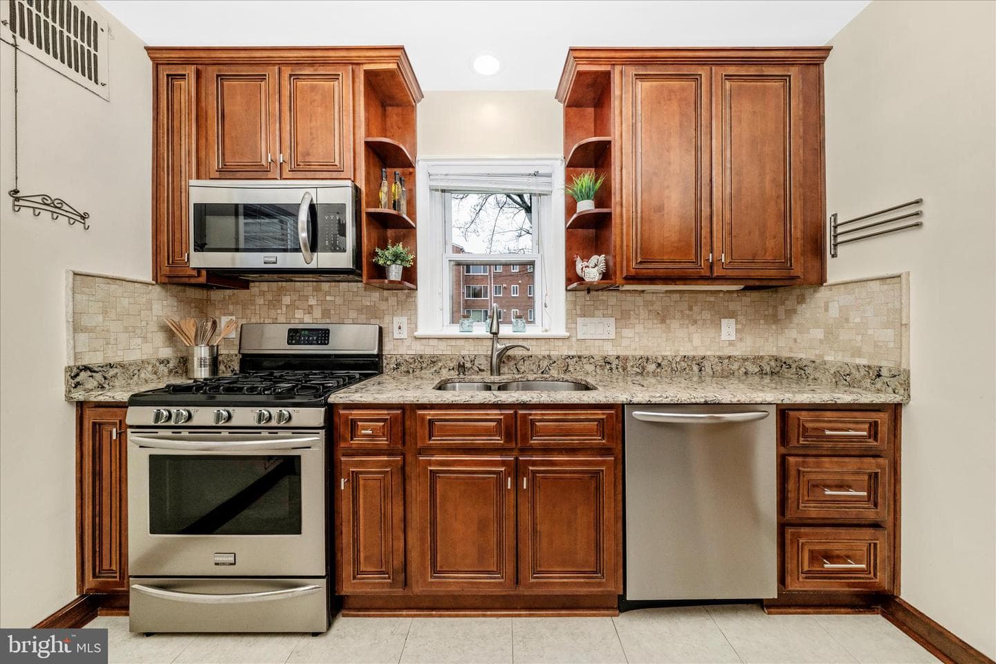 7604 Adelphi Road photo 14