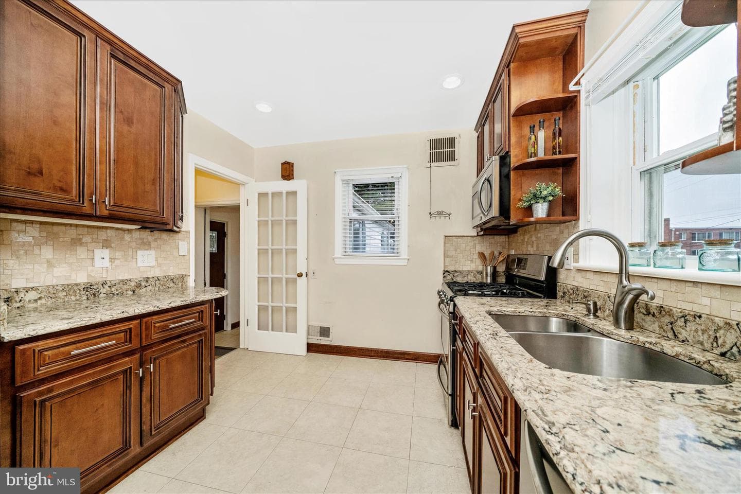 7604 Adelphi Road photo 16