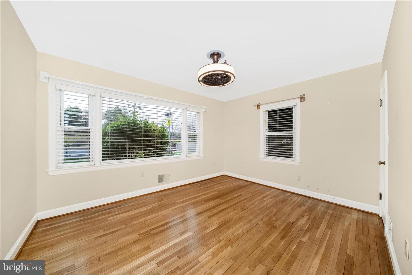 7604 Adelphi Road photo 19