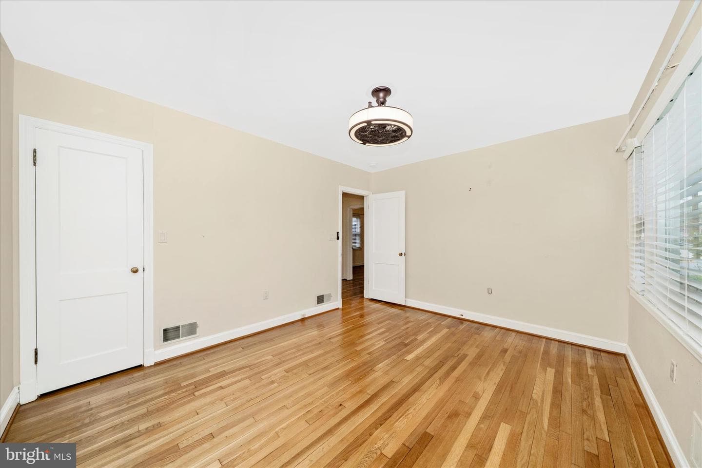 7604 Adelphi Road photo 20