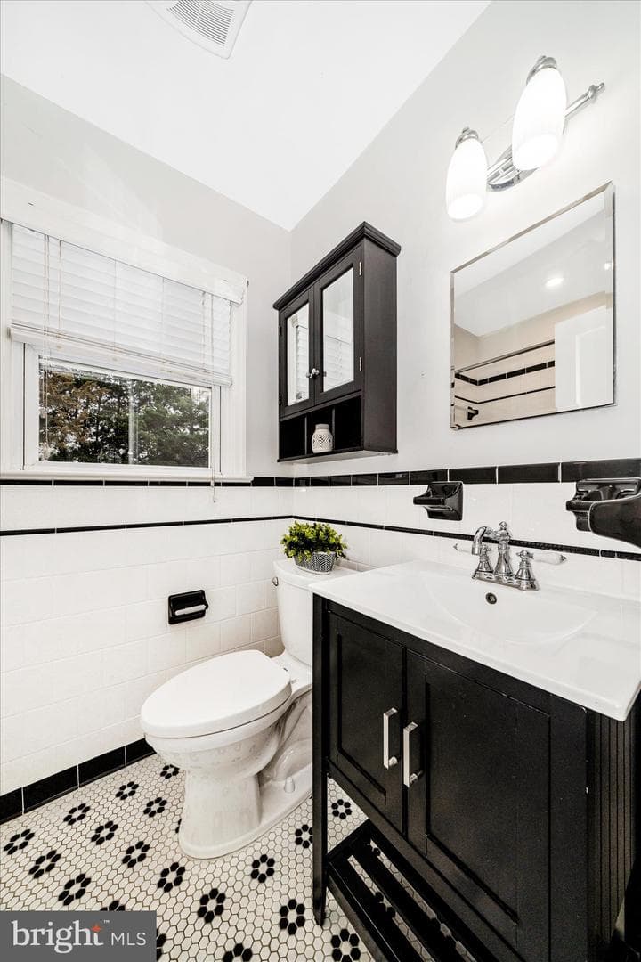 7604 Adelphi Road photo 22