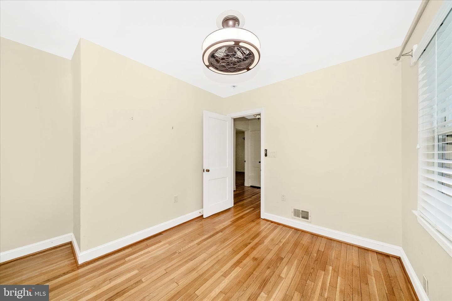 7604 Adelphi Road photo 25