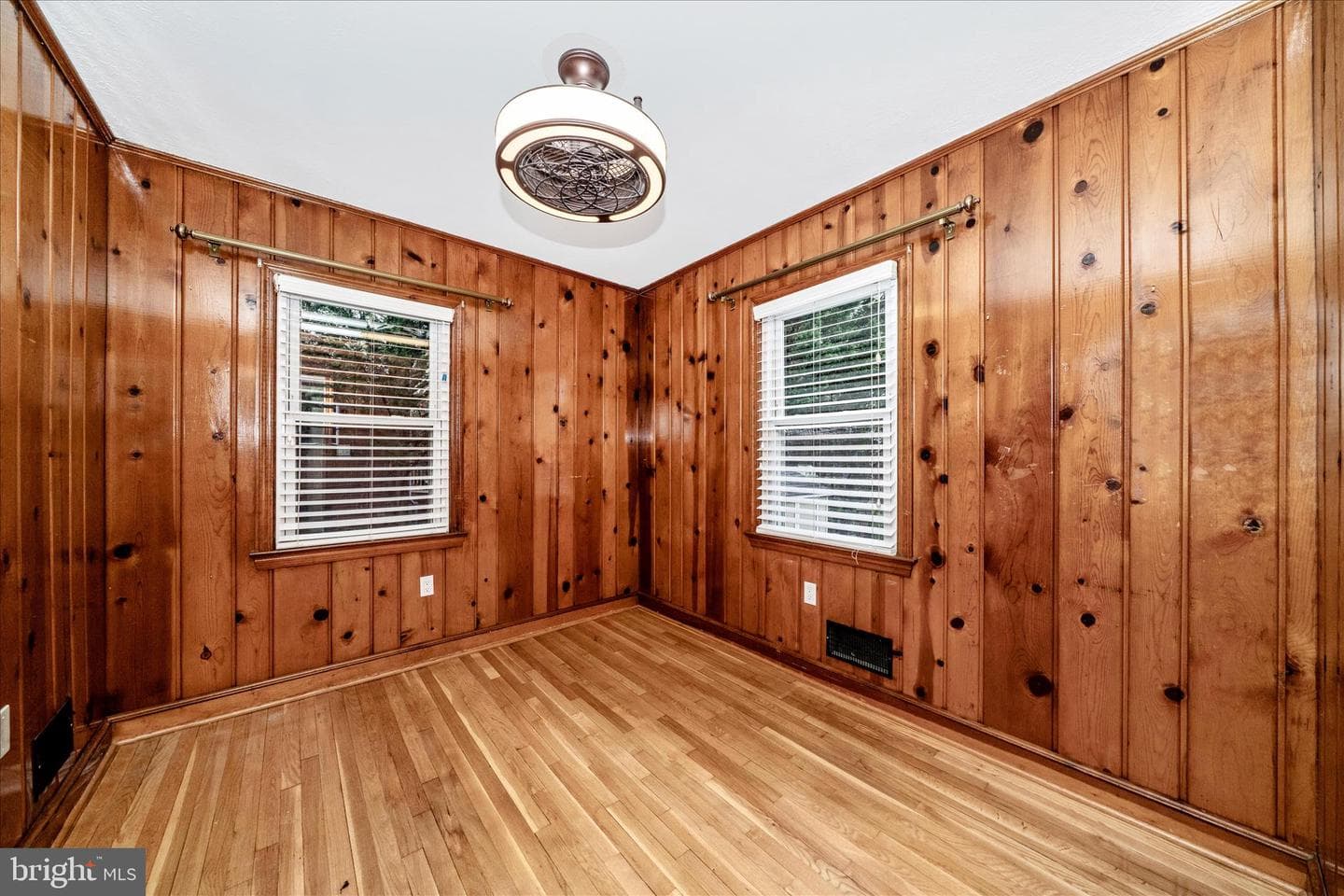 7604 Adelphi Road photo 27