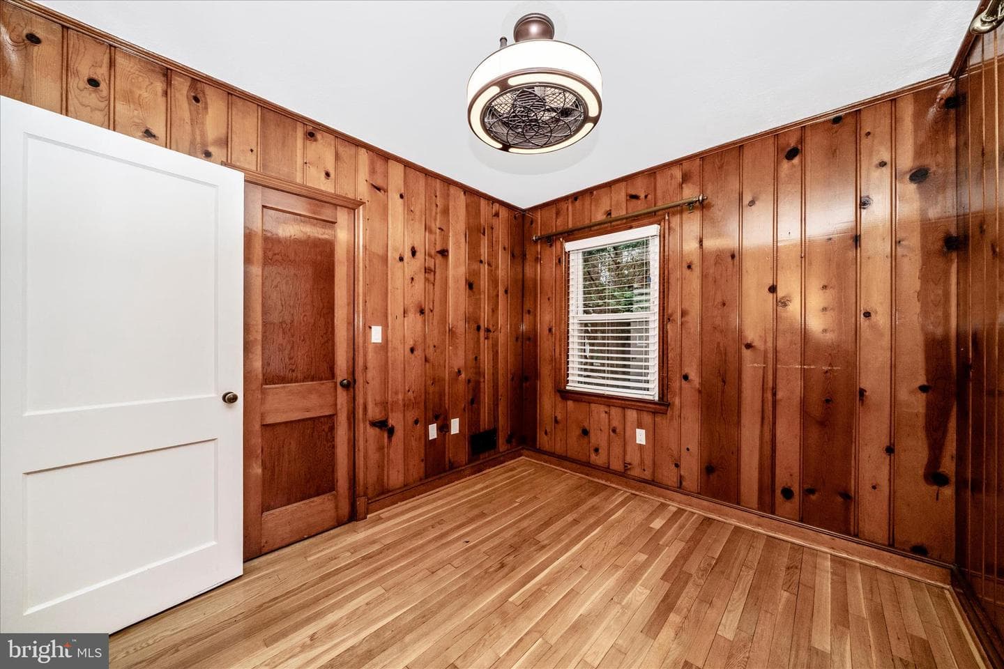 7604 Adelphi Road photo 28