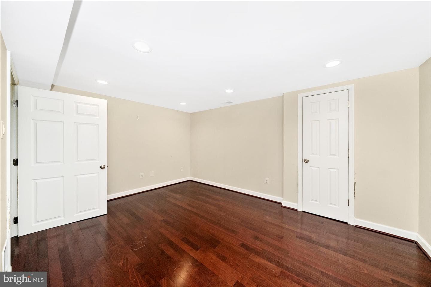 7604 Adelphi Road photo 31