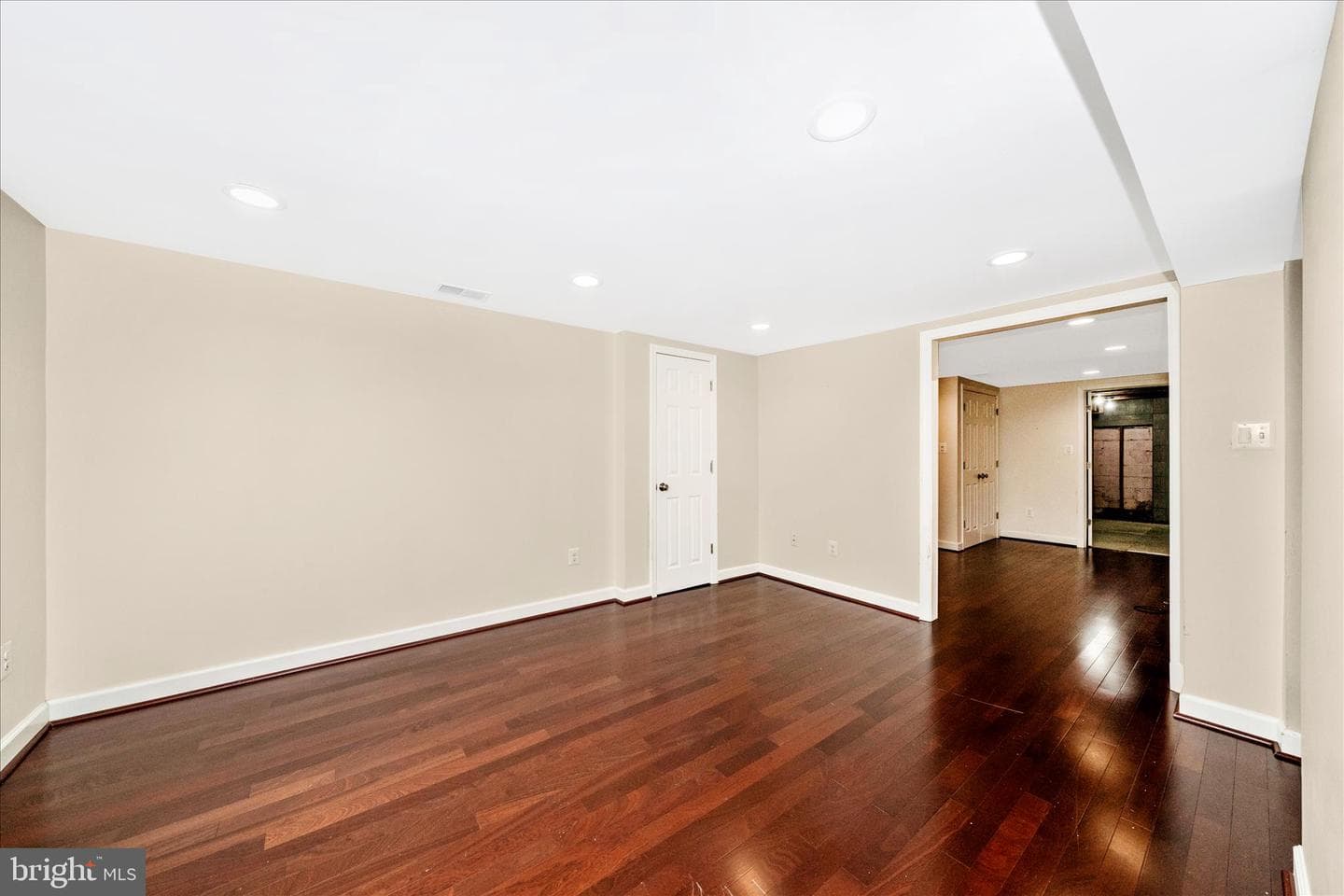 7604 Adelphi Road photo 32