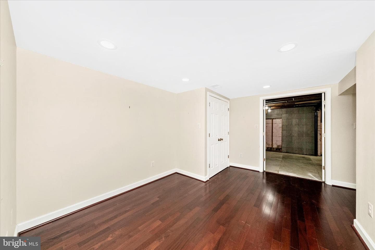 7604 Adelphi Road photo 34
