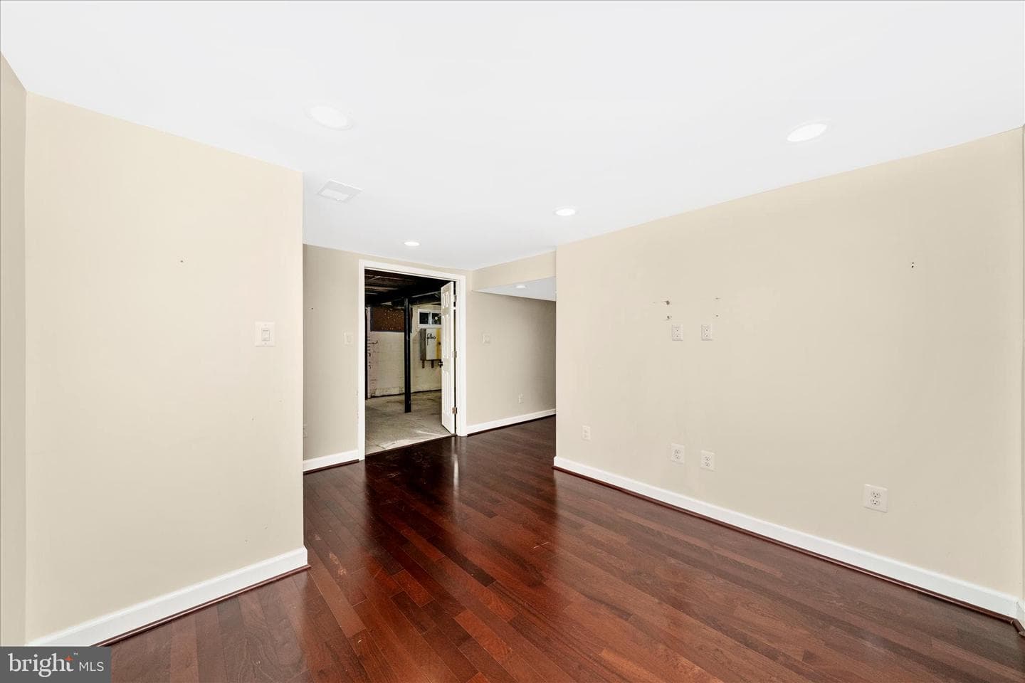 7604 Adelphi Road photo 36