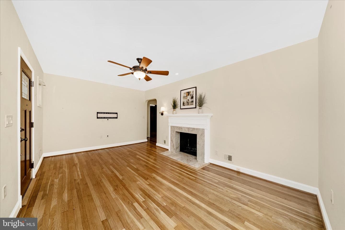 7604 Adelphi Road photo 5