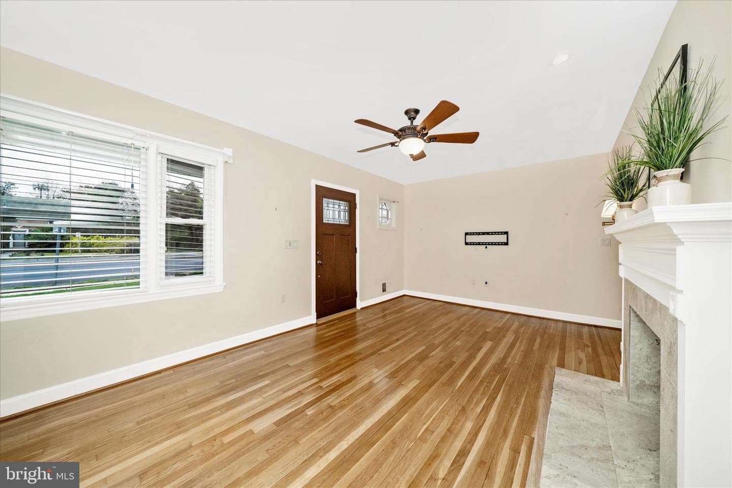 7604 Adelphi Road photo 6