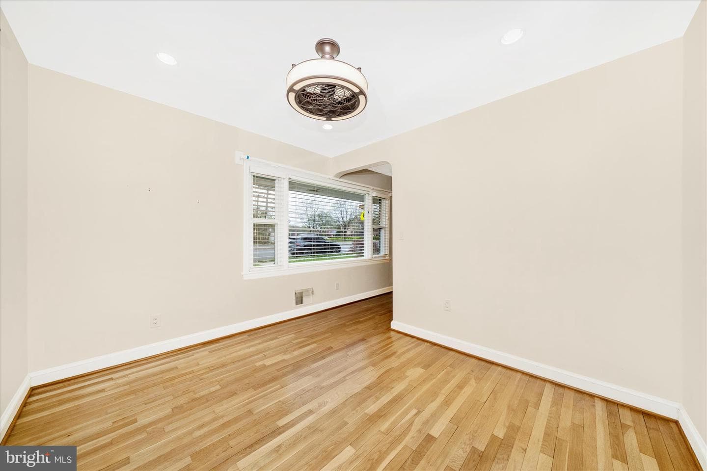 7604 Adelphi Road photo 8