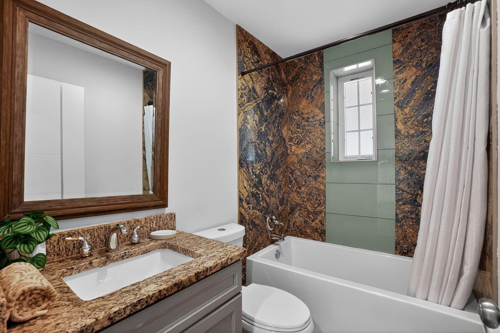 2423 Hannon Street photo 20
