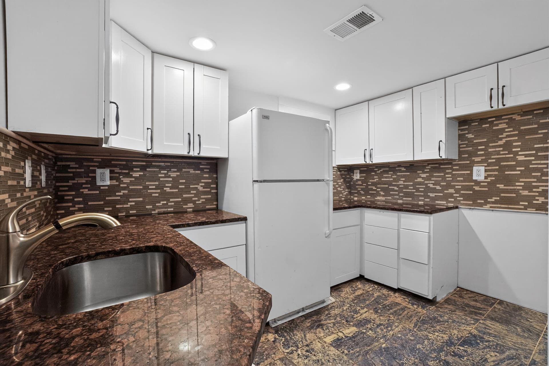2423 Hannon Street photo 36