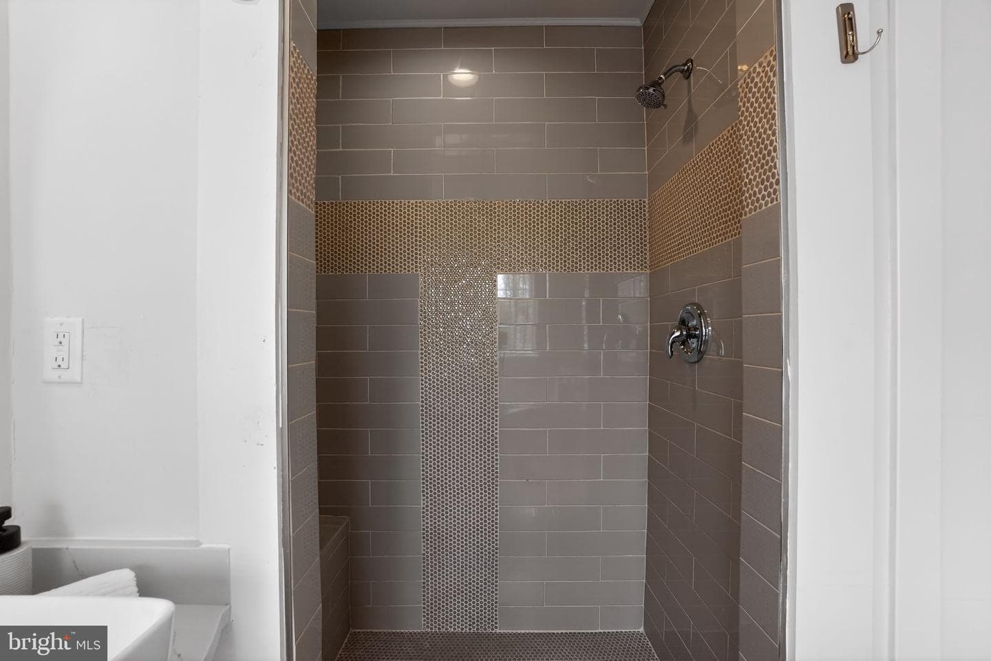 2423 Hannon Street photo 40