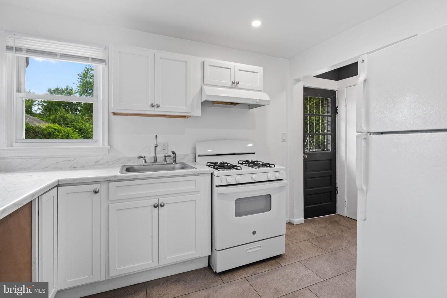 4004 Lawrence Street photo 7
