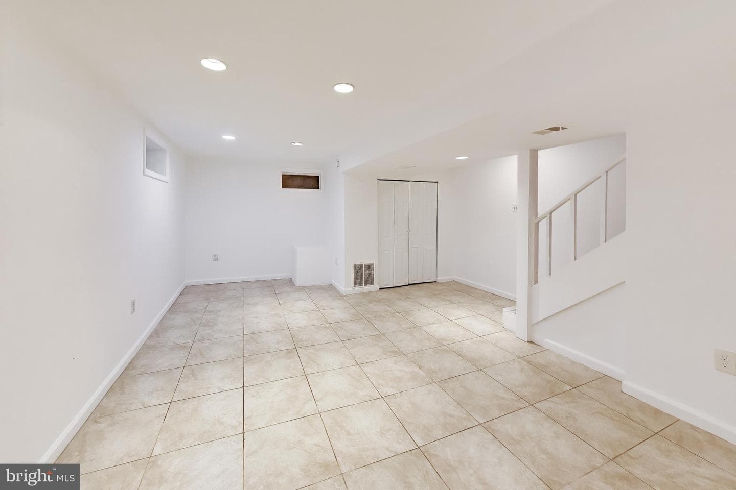 637 Maury Avenue photo 19