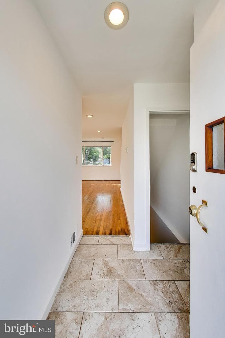 637 Maury Avenue photo 3