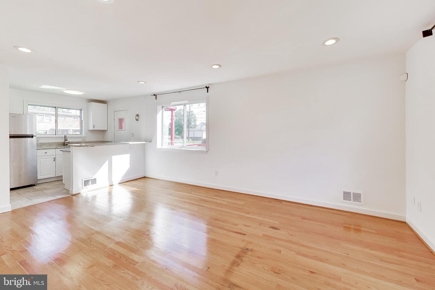 637 Maury Avenue photo 6