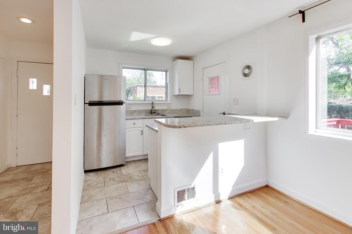 637 Maury Avenue photo 8
