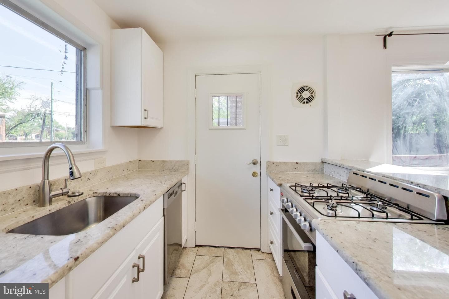 637 Maury Avenue photo 9