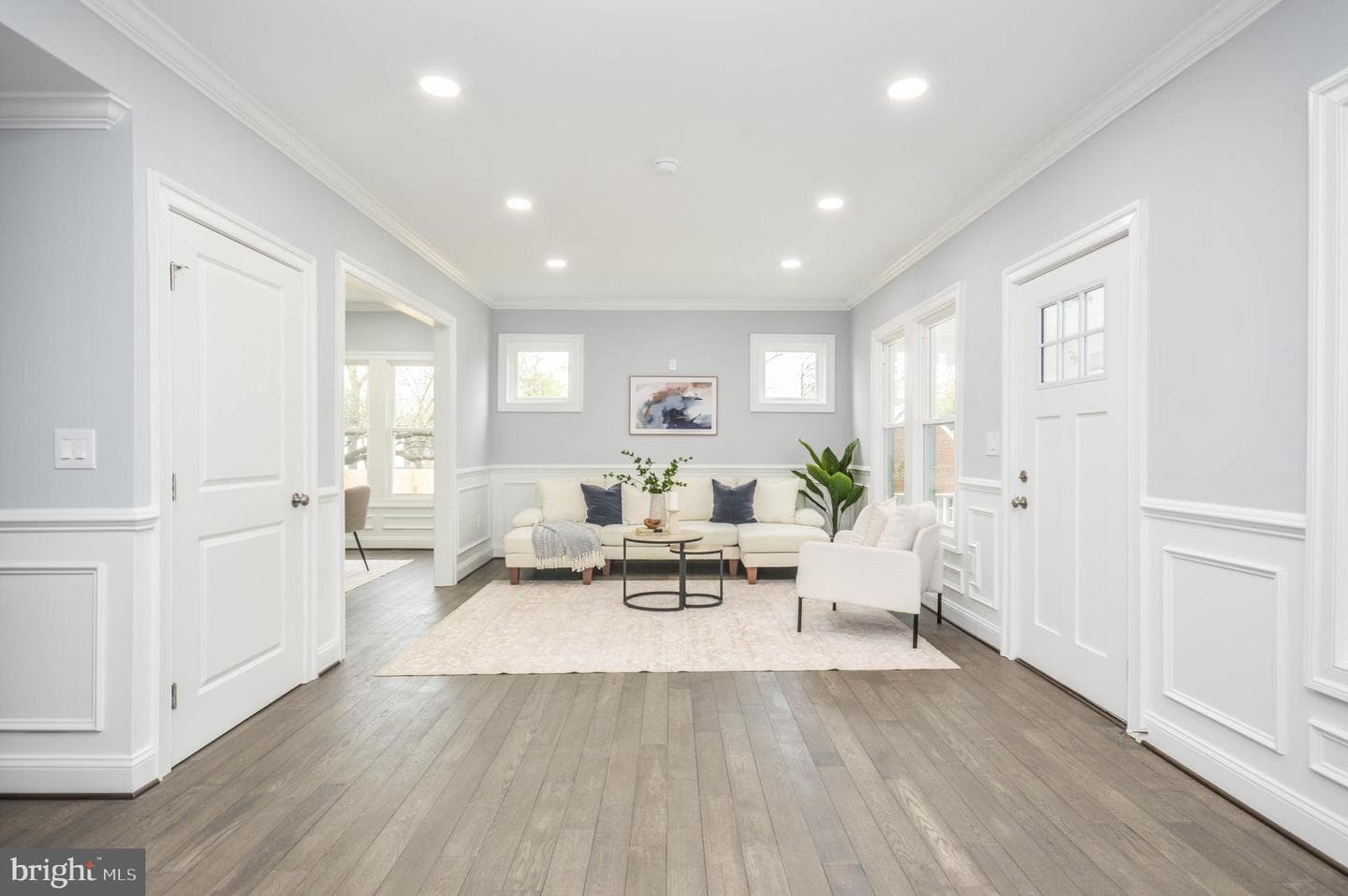 2807 Belleview photo 2