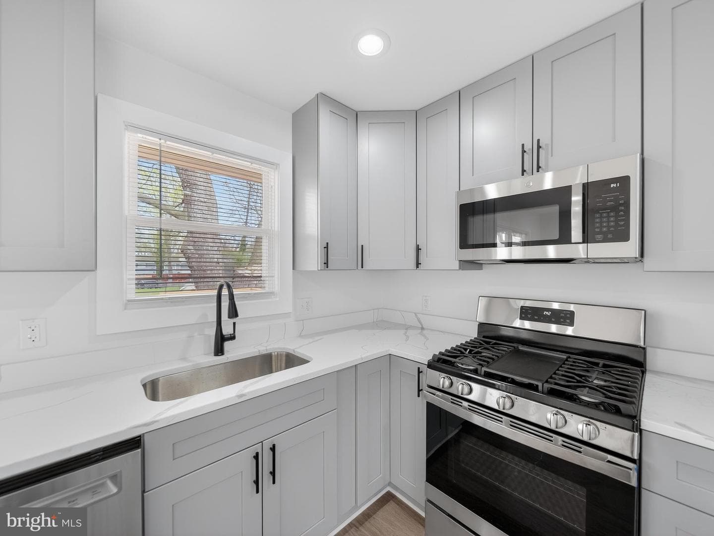 8608 Girard Street photo 9