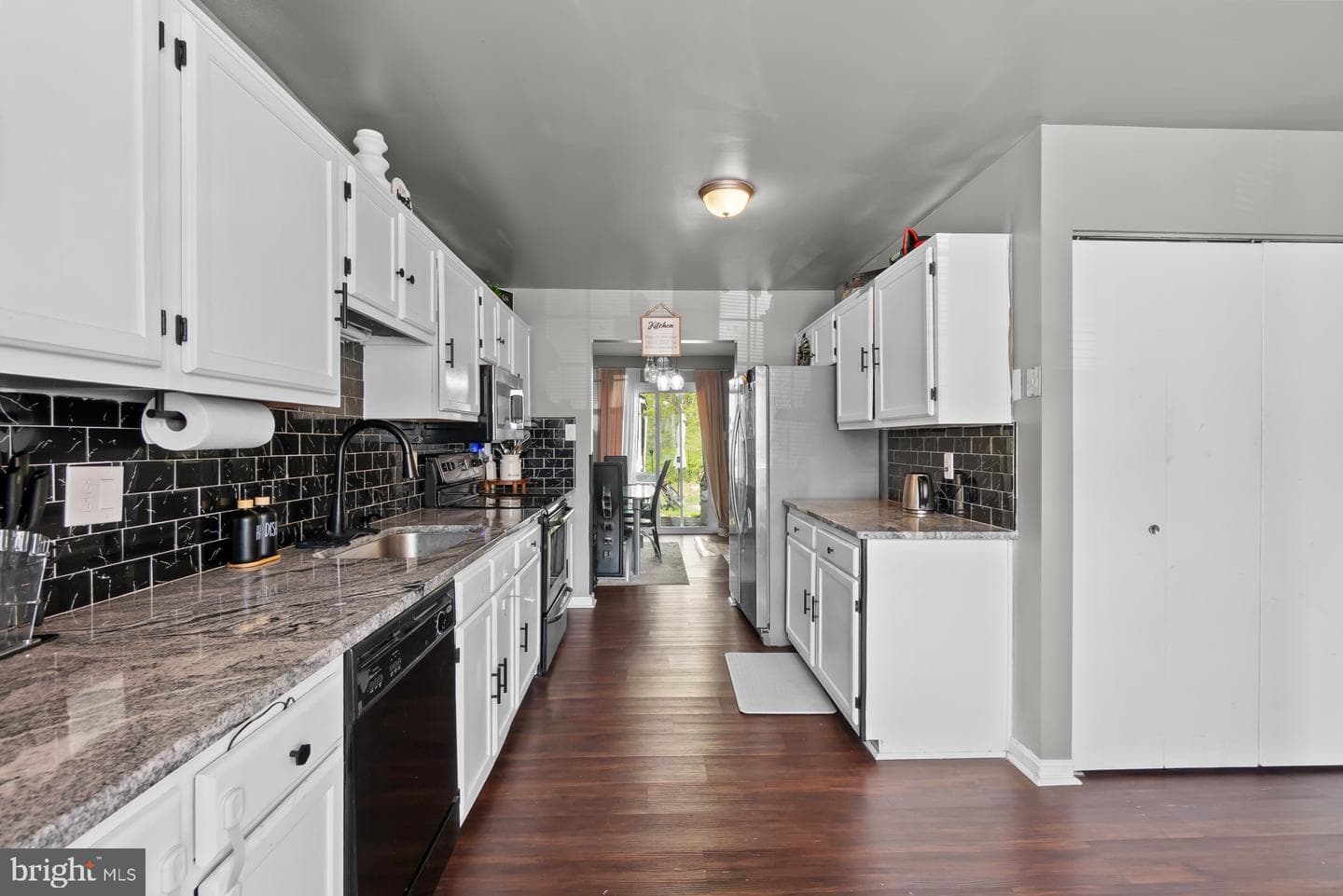 3433 Elenoir Court photo 4