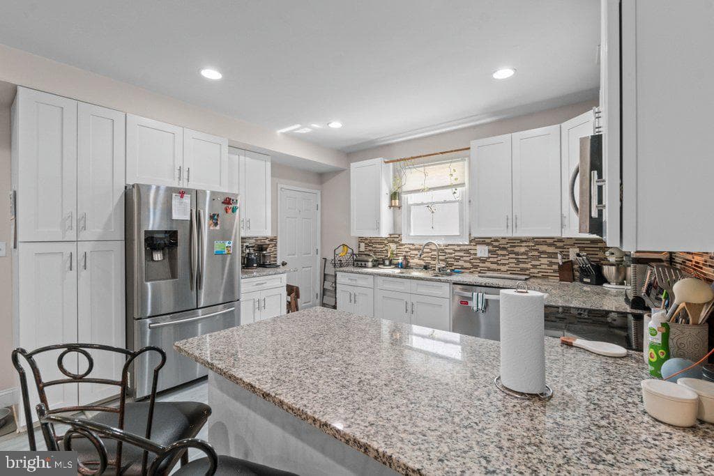 324 Laurel Avenue photo 13