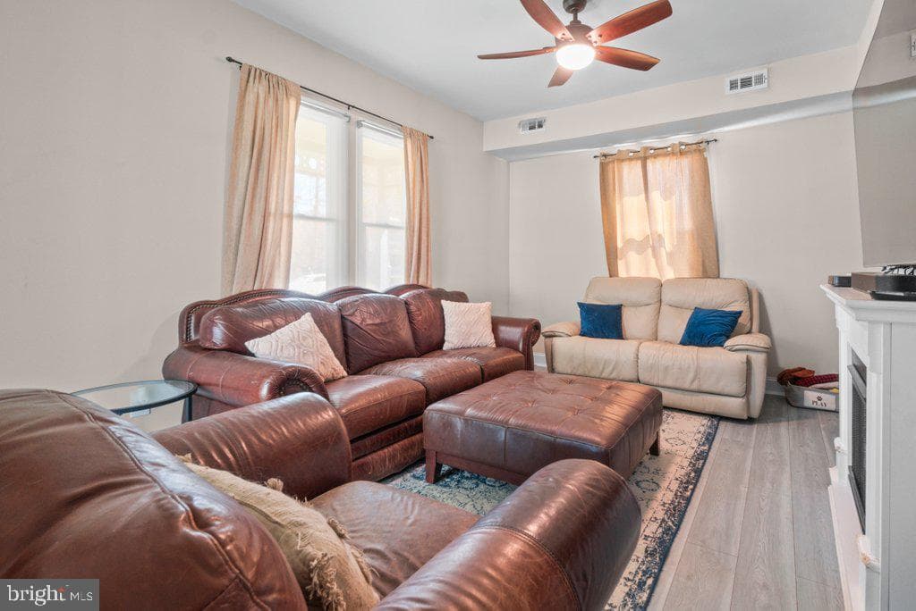 324 Laurel Avenue photo 4