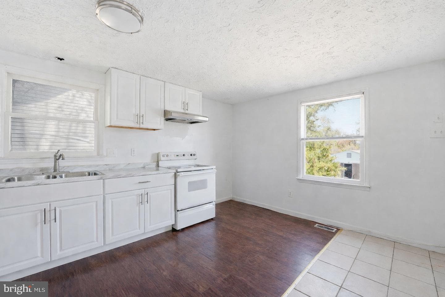 20 Tunic Avenue photo 3
