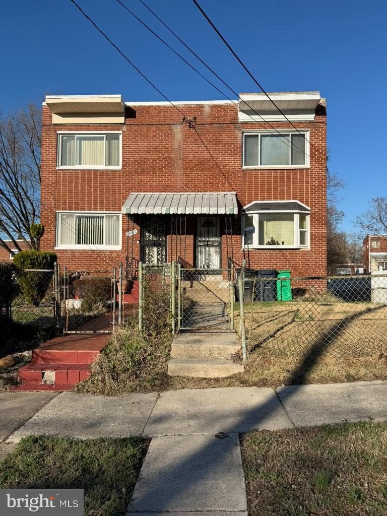 1804 Longfellow Street photo 1
