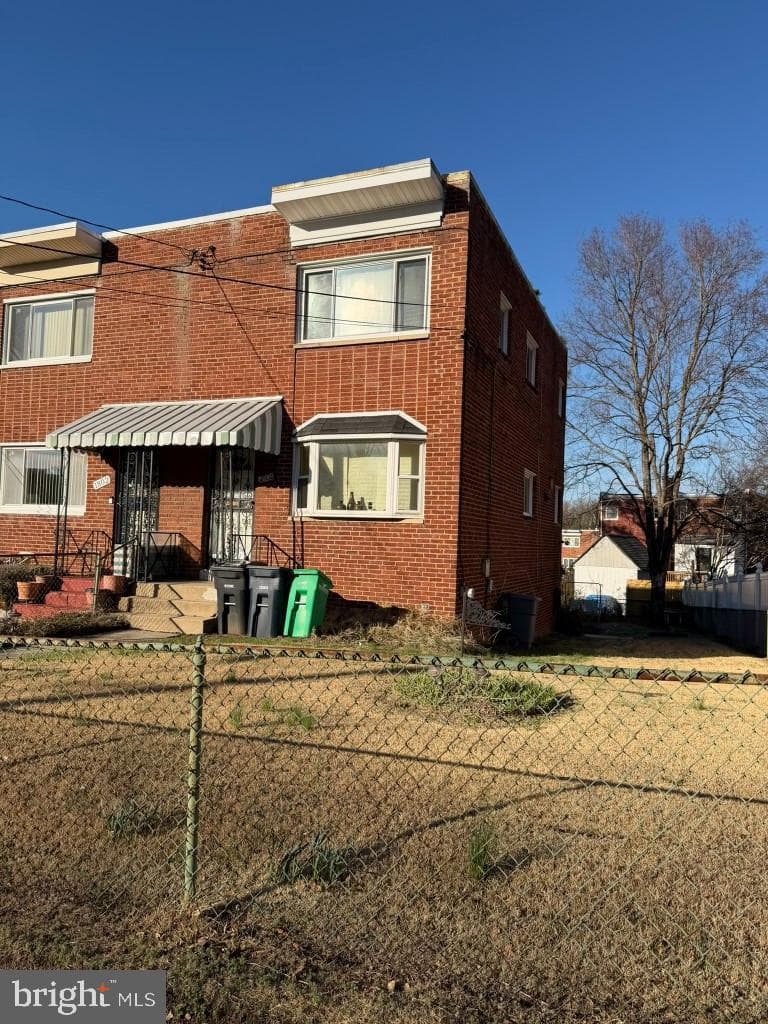 1804 Longfellow Street photo 3