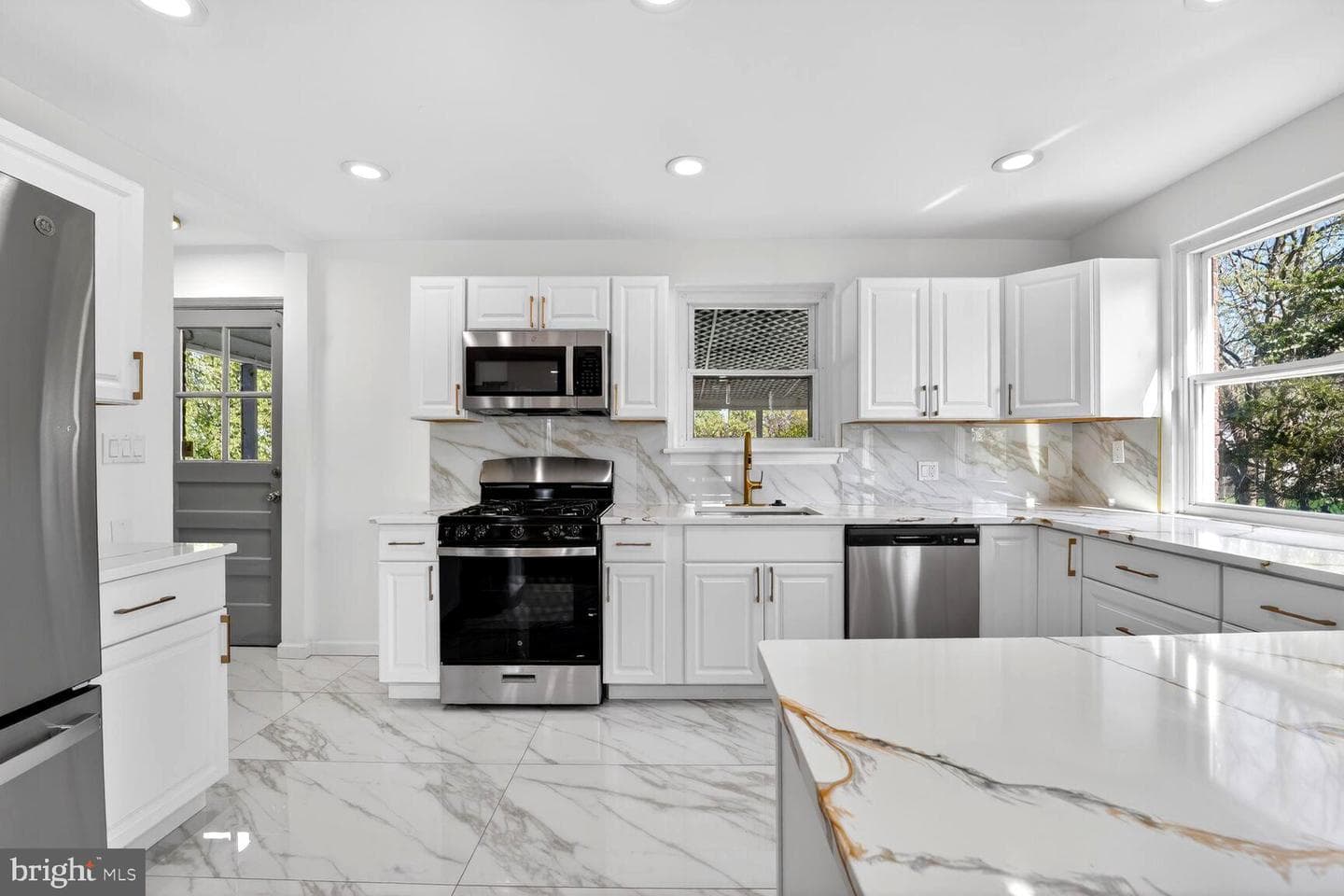2708 West Avenue photo 9