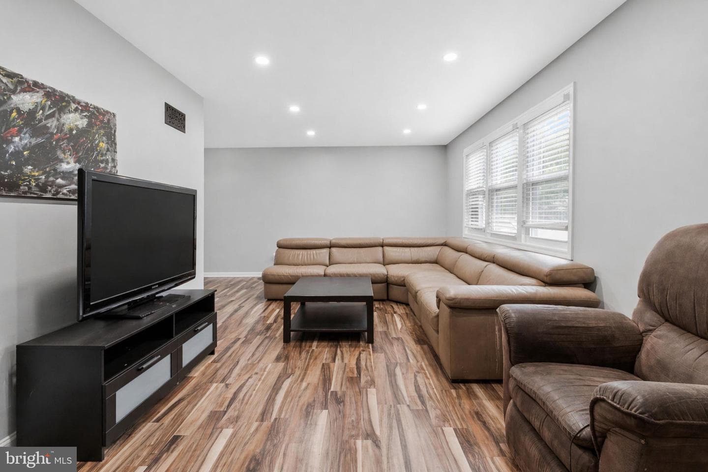 8611 35th Avenue photo 4