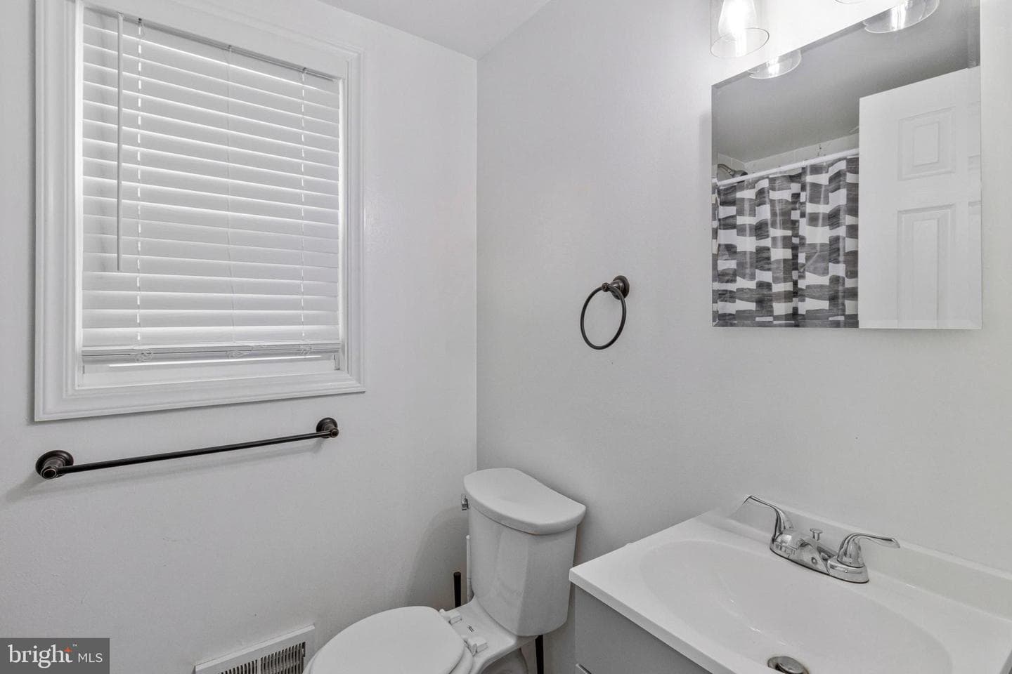 8611 35th Avenue photo 8