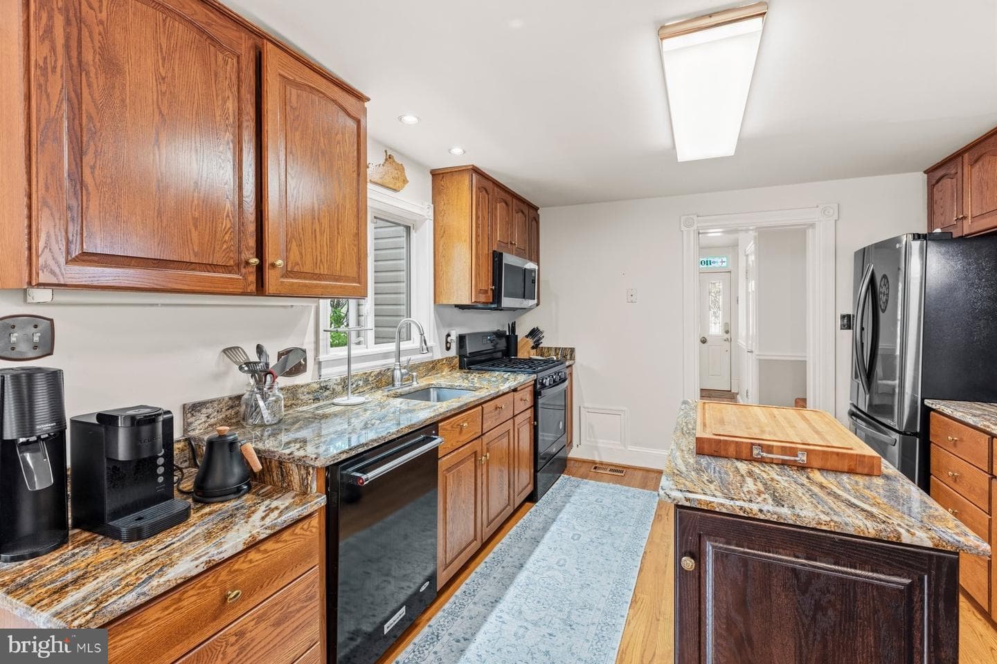 1105 Montgomery Street photo 3