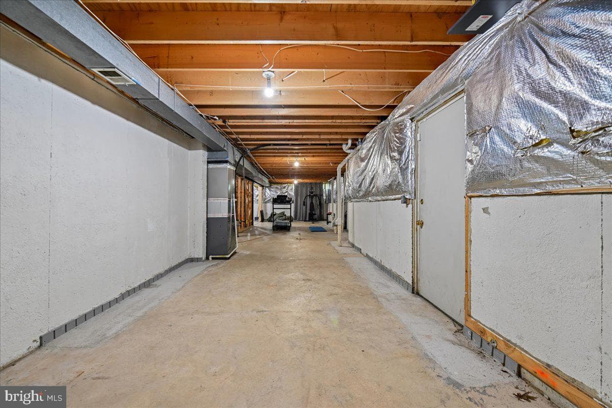 903 Brook Street photo 46
