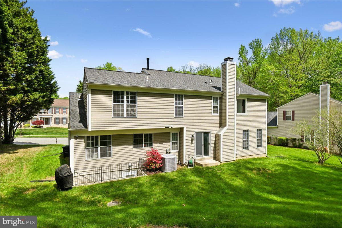 903 Brook Street photo 48