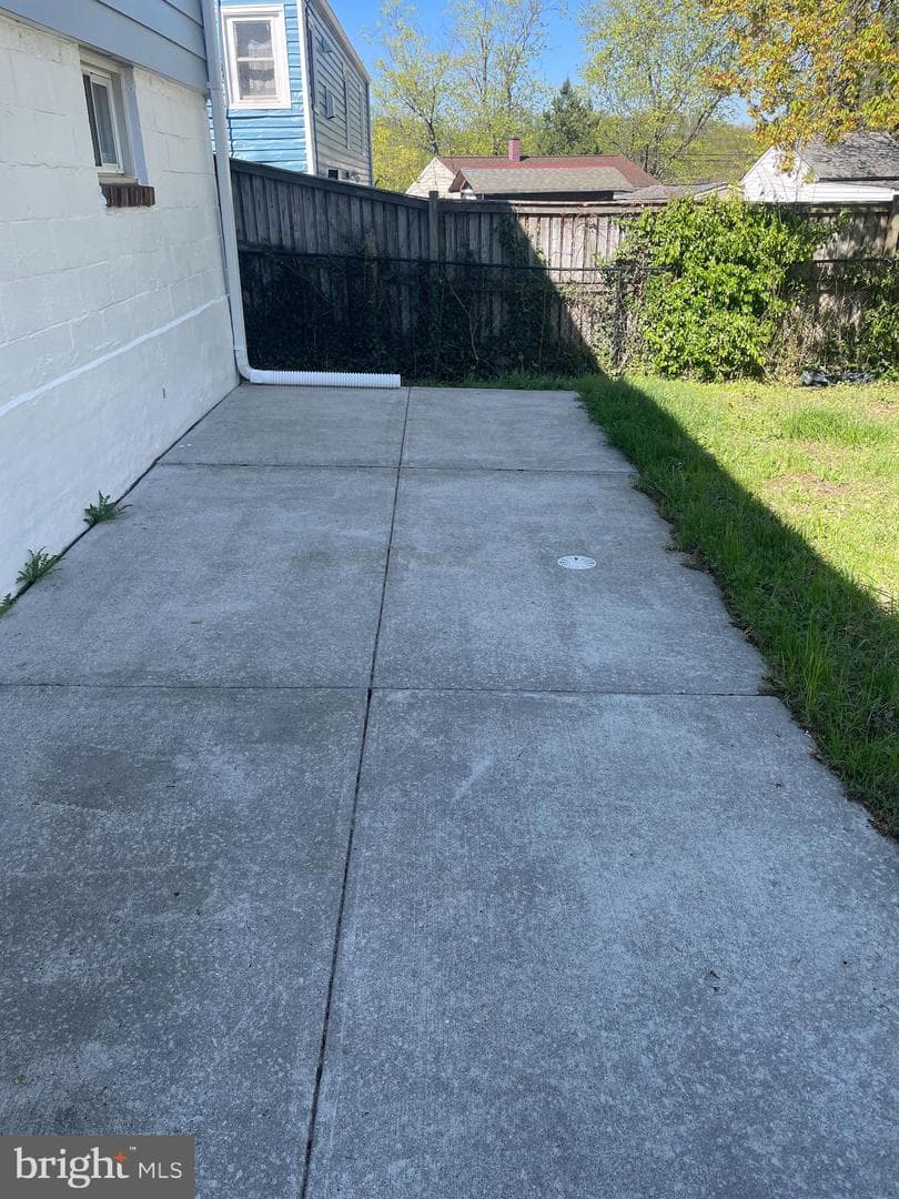 7204 Kidmore Lane photo 32