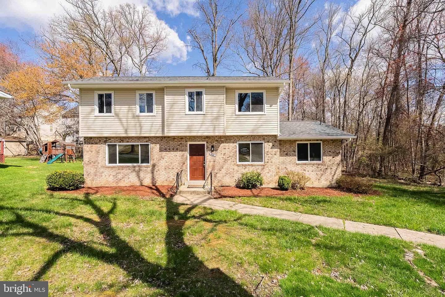 402 Warburton Oaks Drive