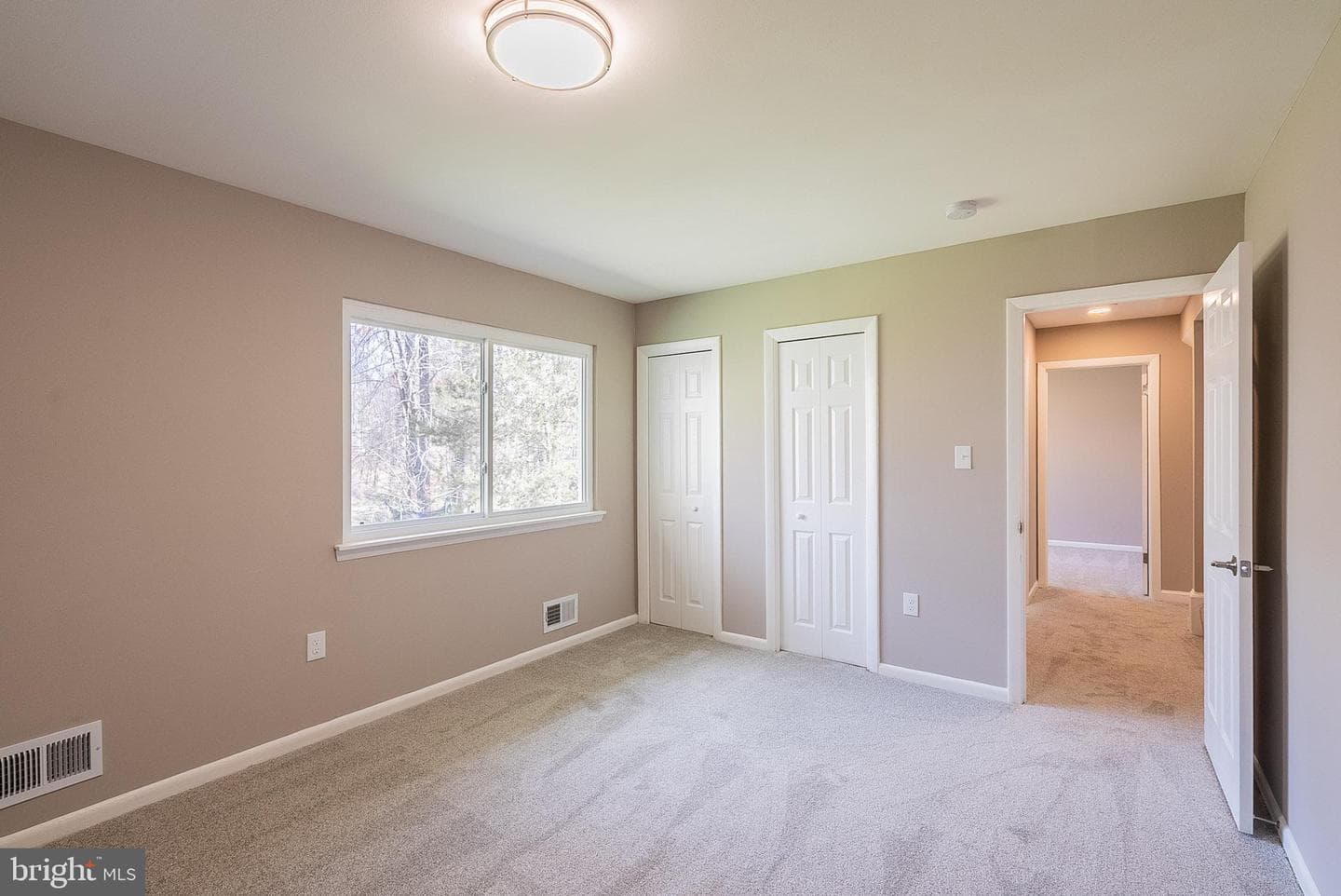 402 Warburton Oaks Drive photo 24